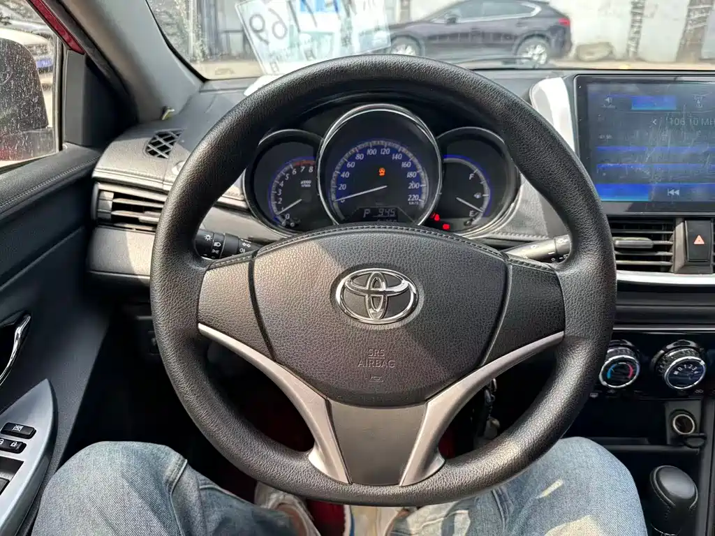 Toyota Yaris L — фото 18