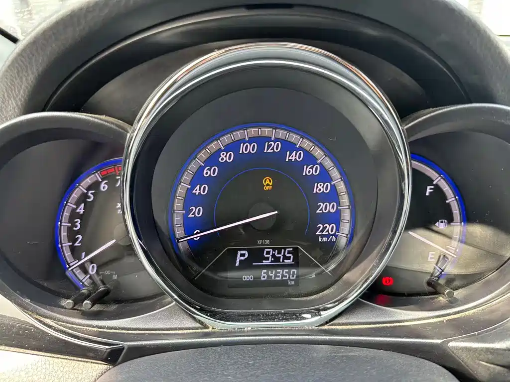 Toyota Yaris L — фото 19