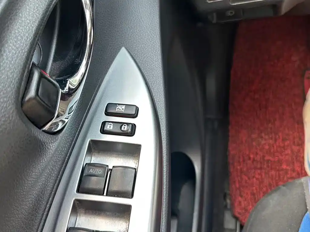 Toyota Yaris L — фото 20