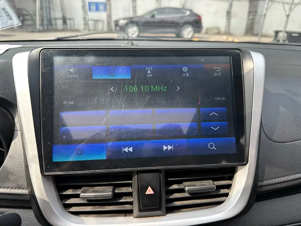 Toyota Yaris L — фото 21