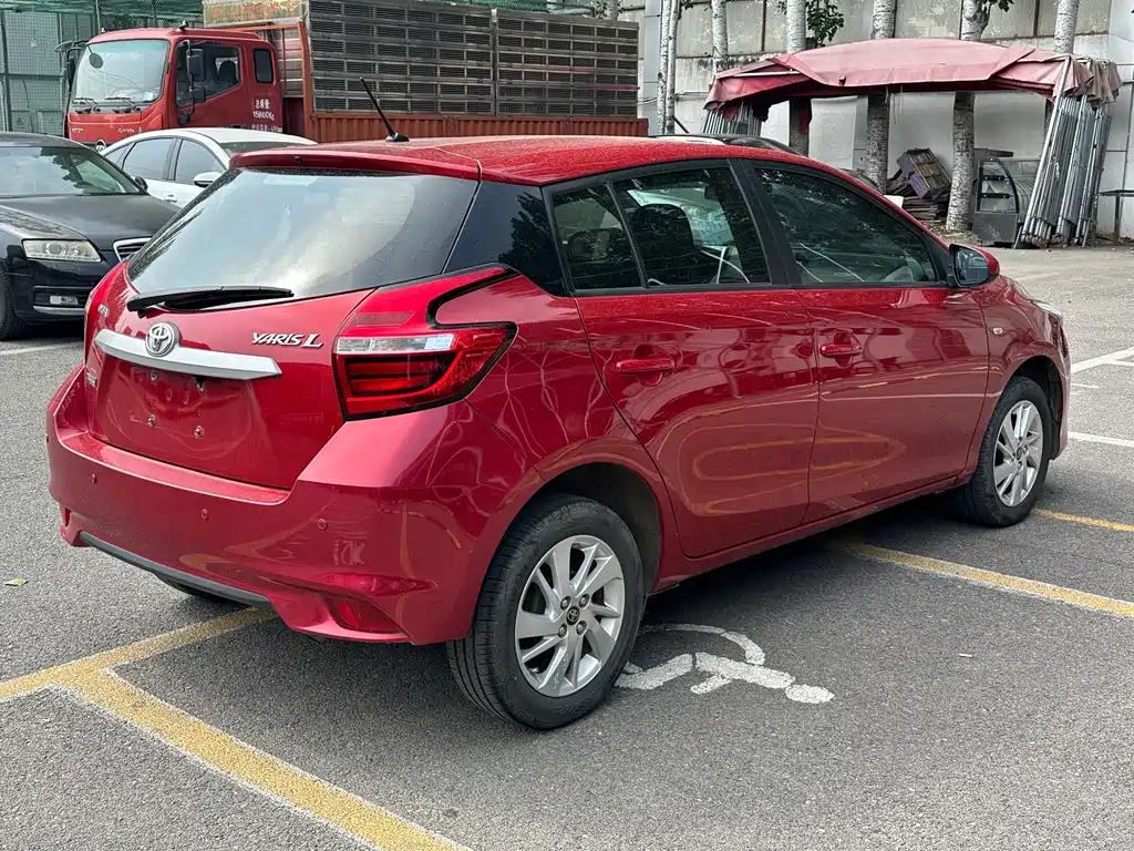 Toyota Yaris L — фото 4