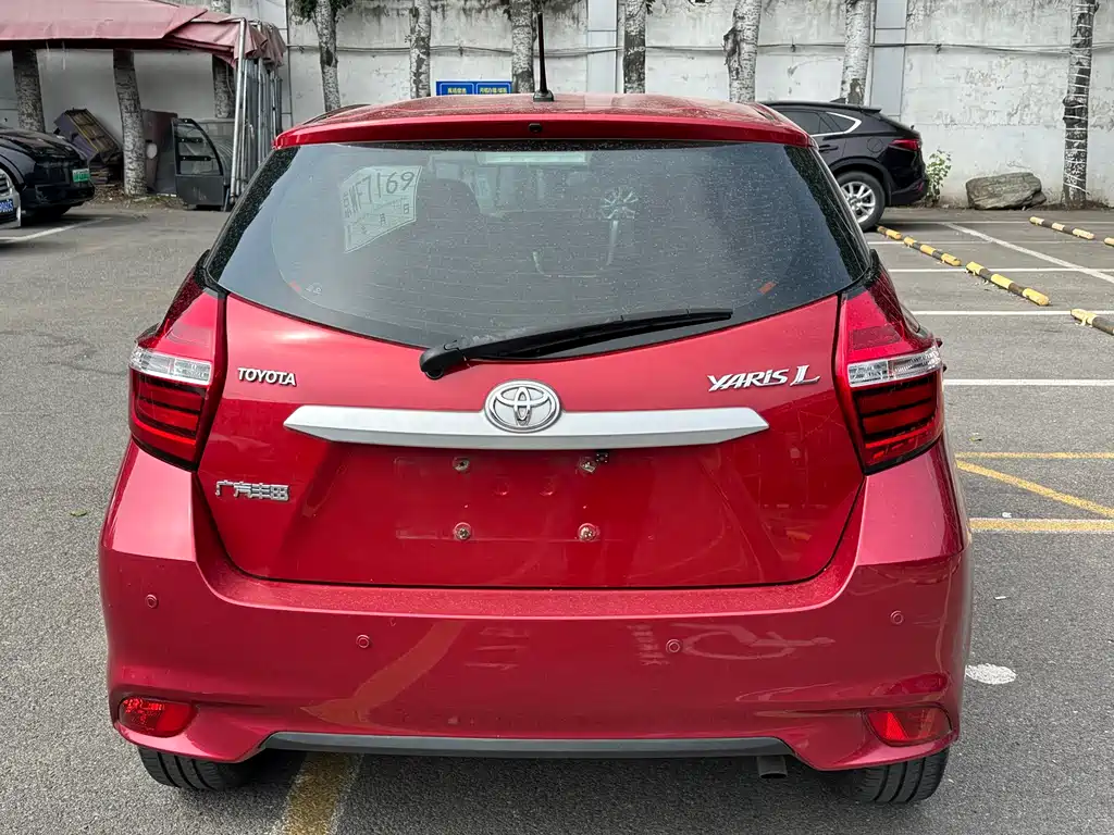 Toyota Yaris L — фото 5