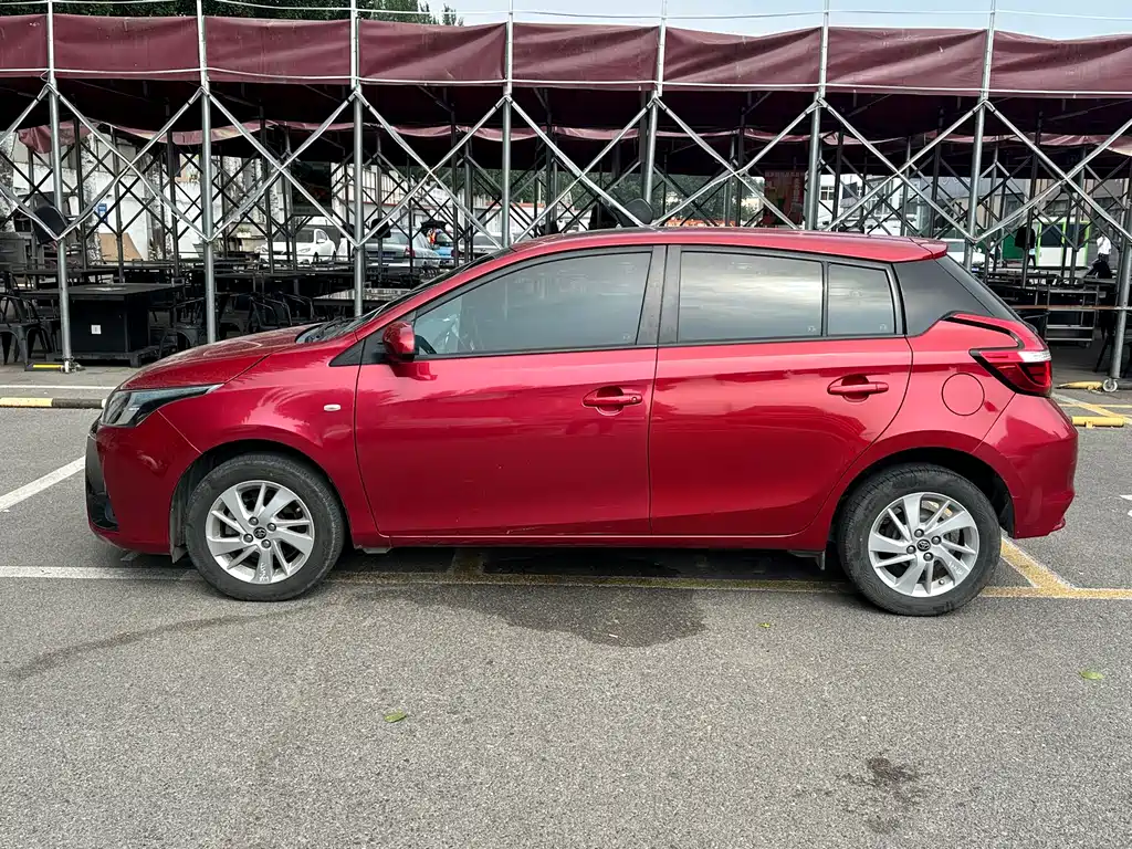 Toyota Yaris L — фото 7