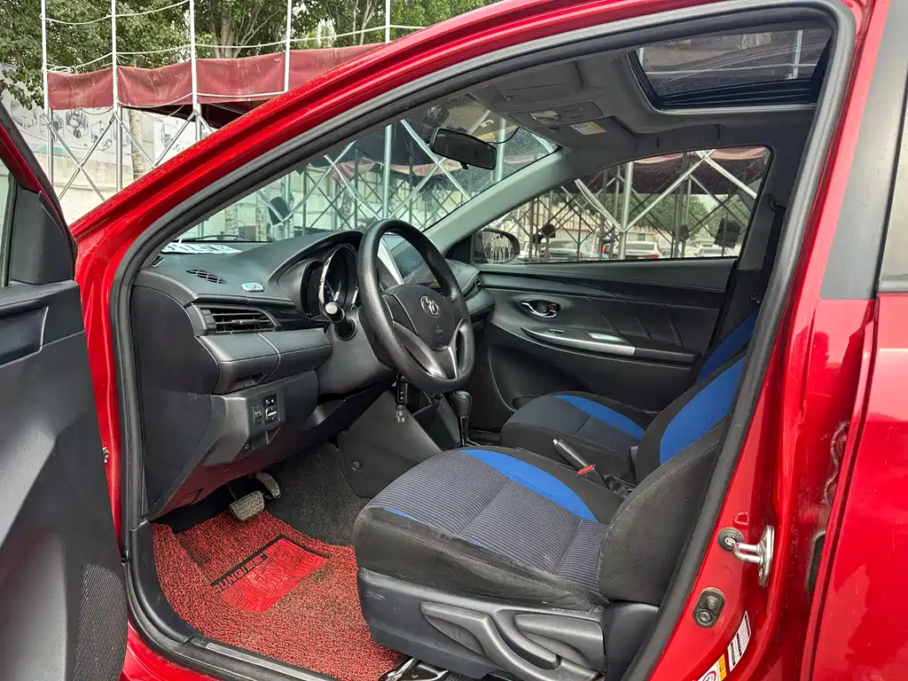 Toyota Yaris L — фото 10
