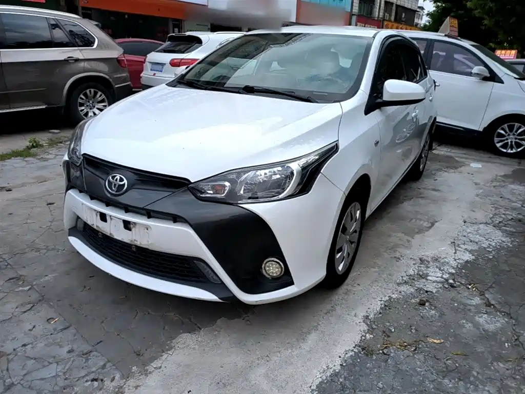 Toyota Yaris L — фото 2