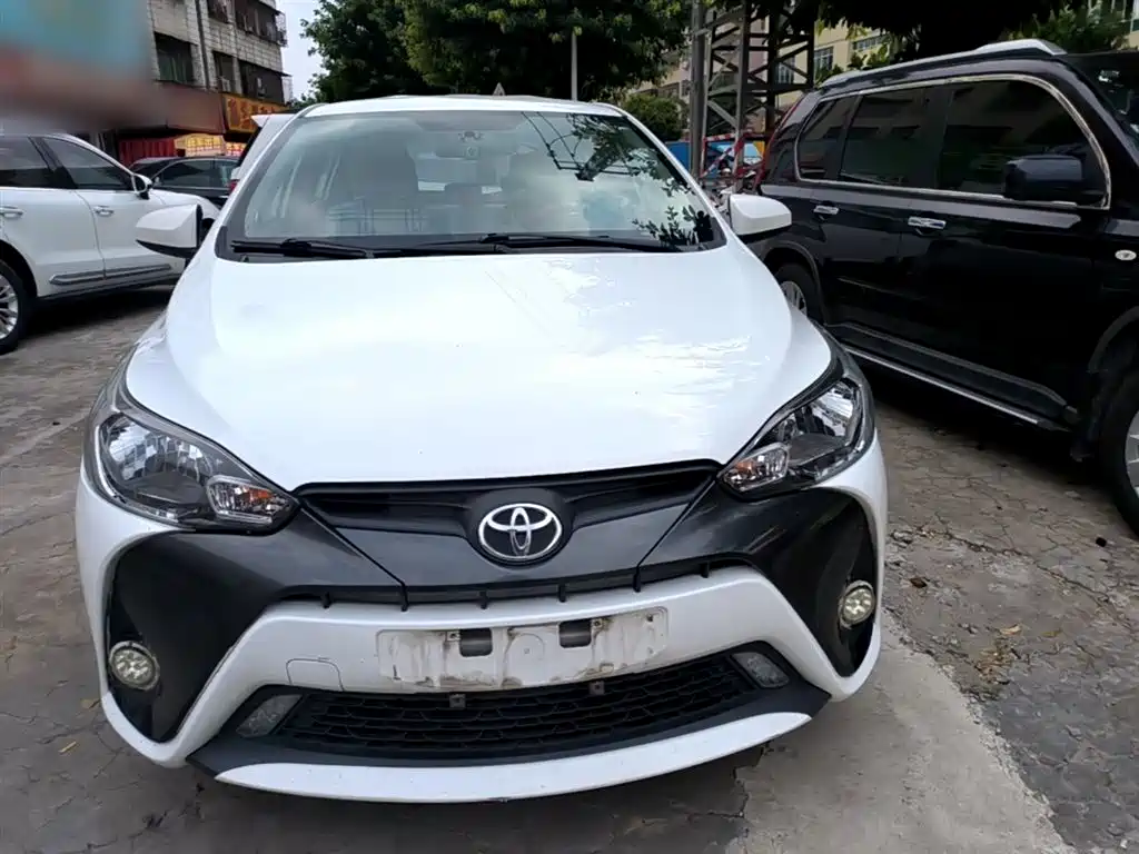 Toyota Yaris L — фото 3