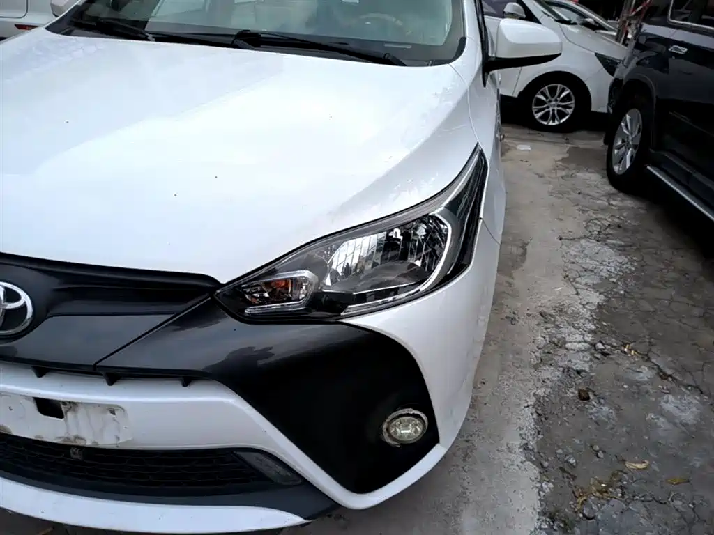 Toyota Yaris L — фото 24
