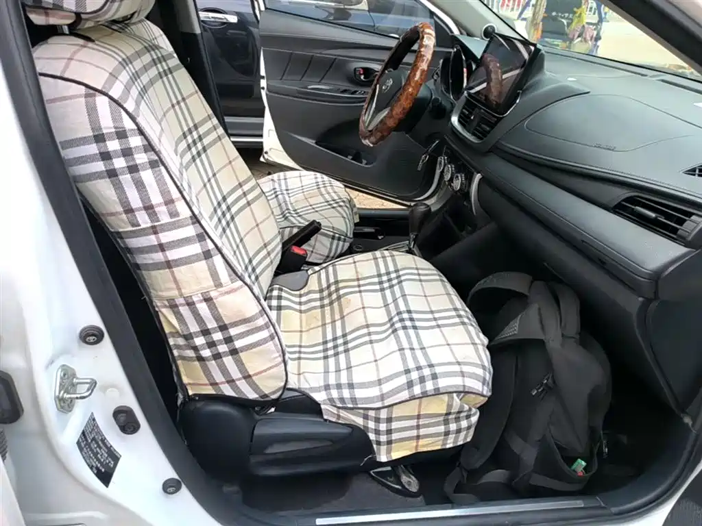 Toyota Yaris L — фото 25