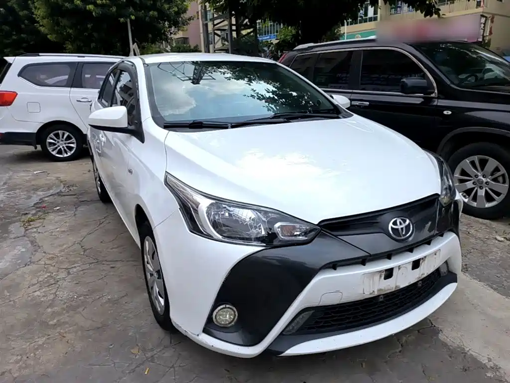 Toyota Yaris L — фото 4