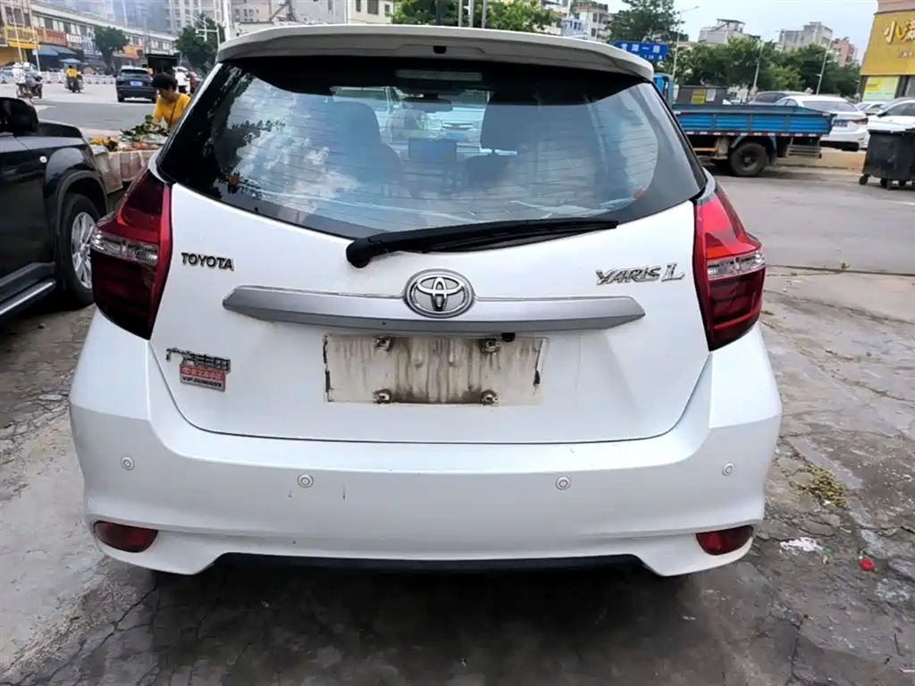 Toyota Yaris L — фото 6