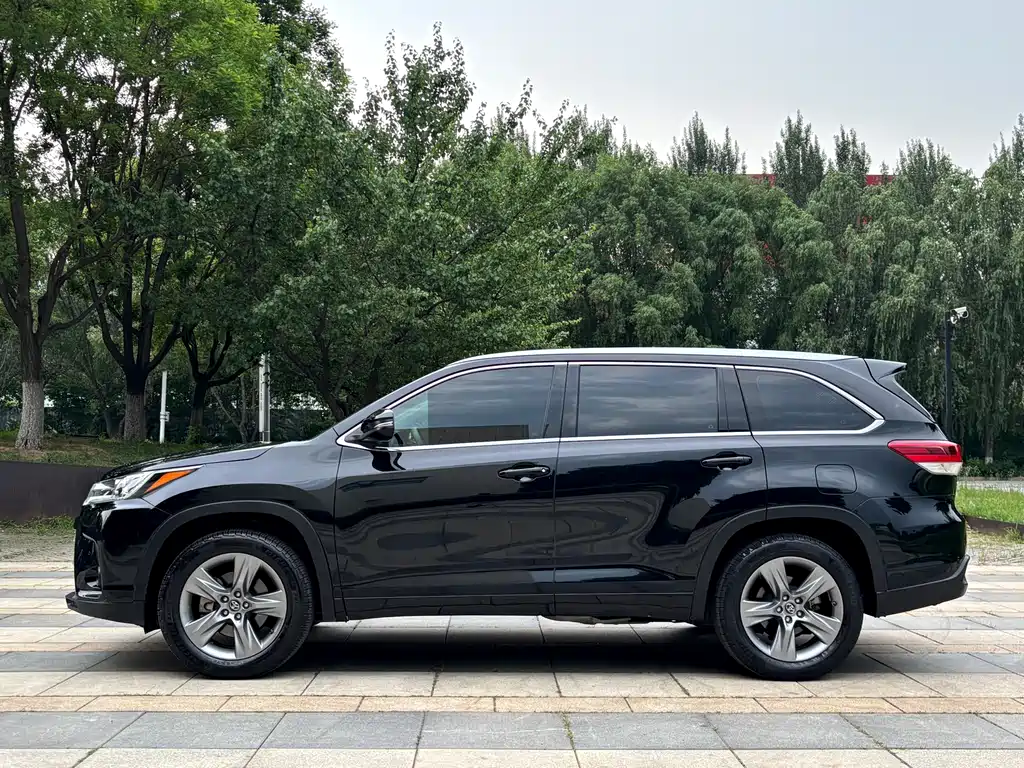 Toyota Highlander — фото 4