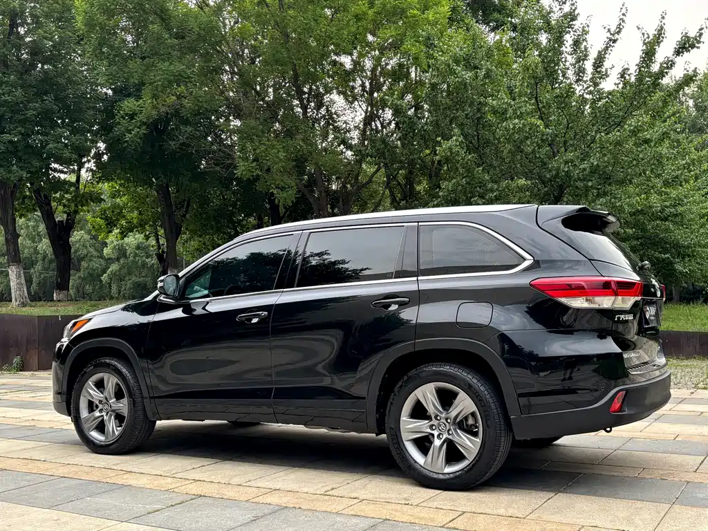 Toyota Highlander — фото 5