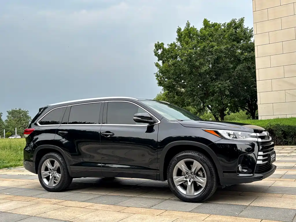 Toyota Highlander — фото 6