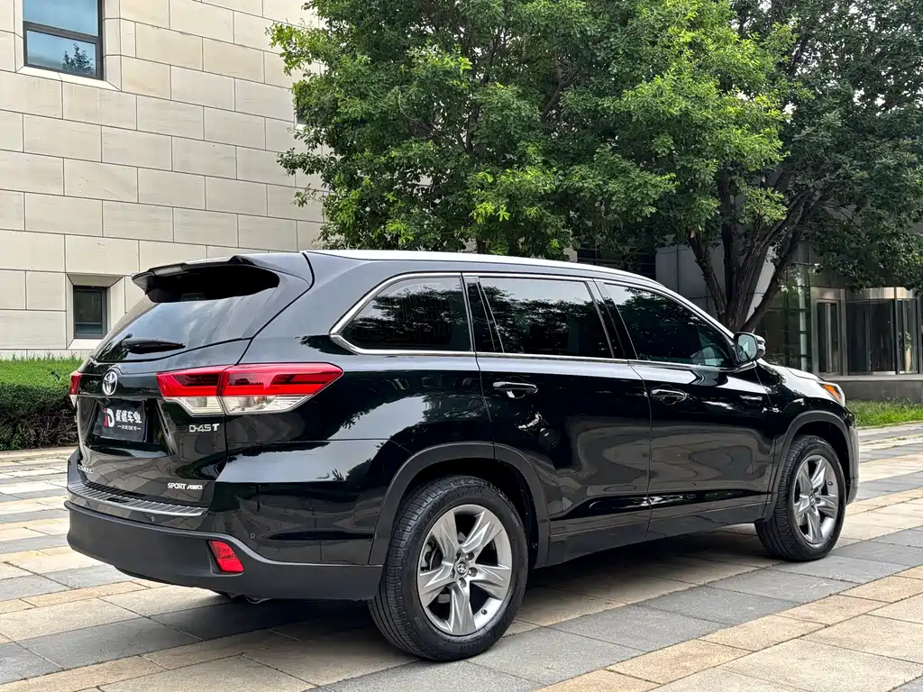 Toyota Highlander — фото 9