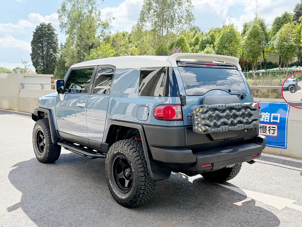 Toyota FJ Cruiser — фото 19