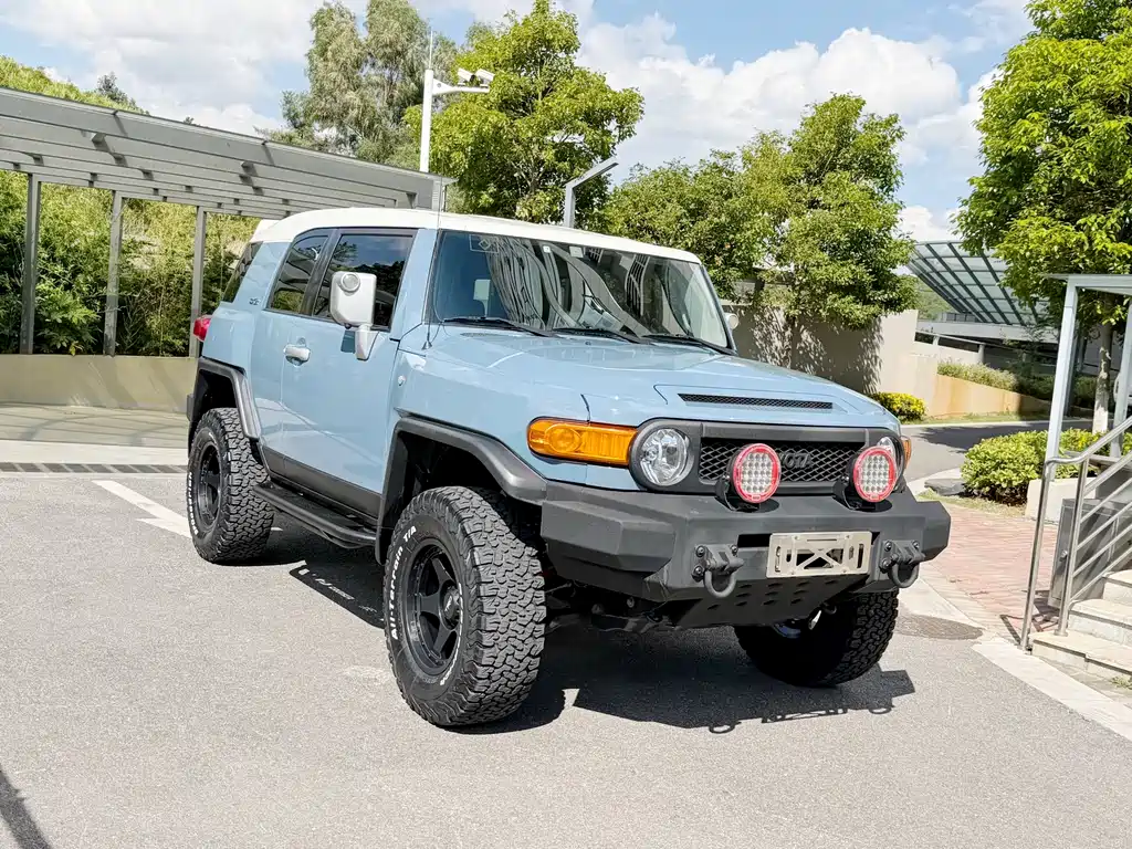 Toyota FJ Cruiser — фото 3