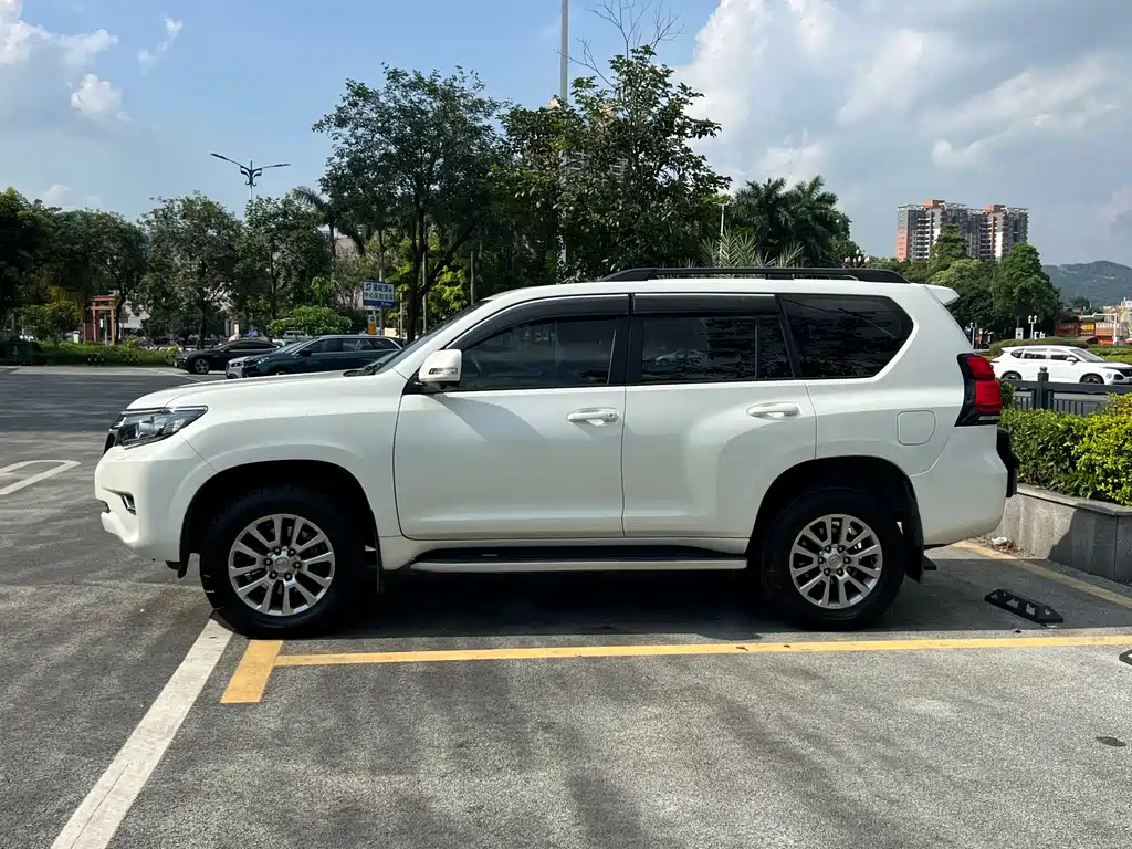 Toyota Prado — фото 4