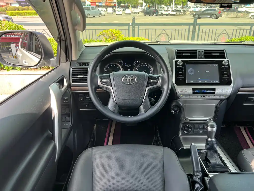 Toyota Prado — фото 10