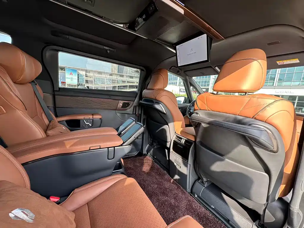 Toyota Alphard — фото 11