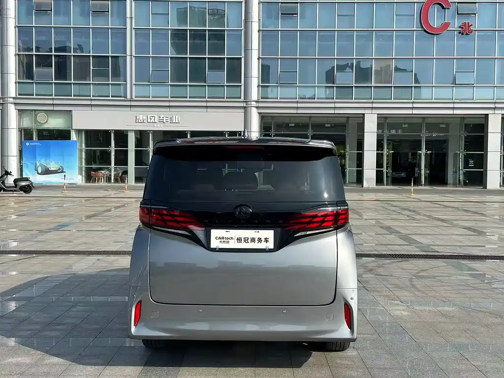 Toyota Alphard — фото 6
