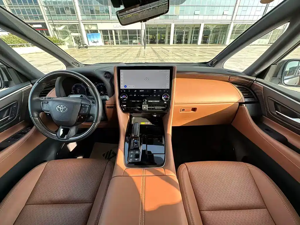 Toyota Alphard — фото 8