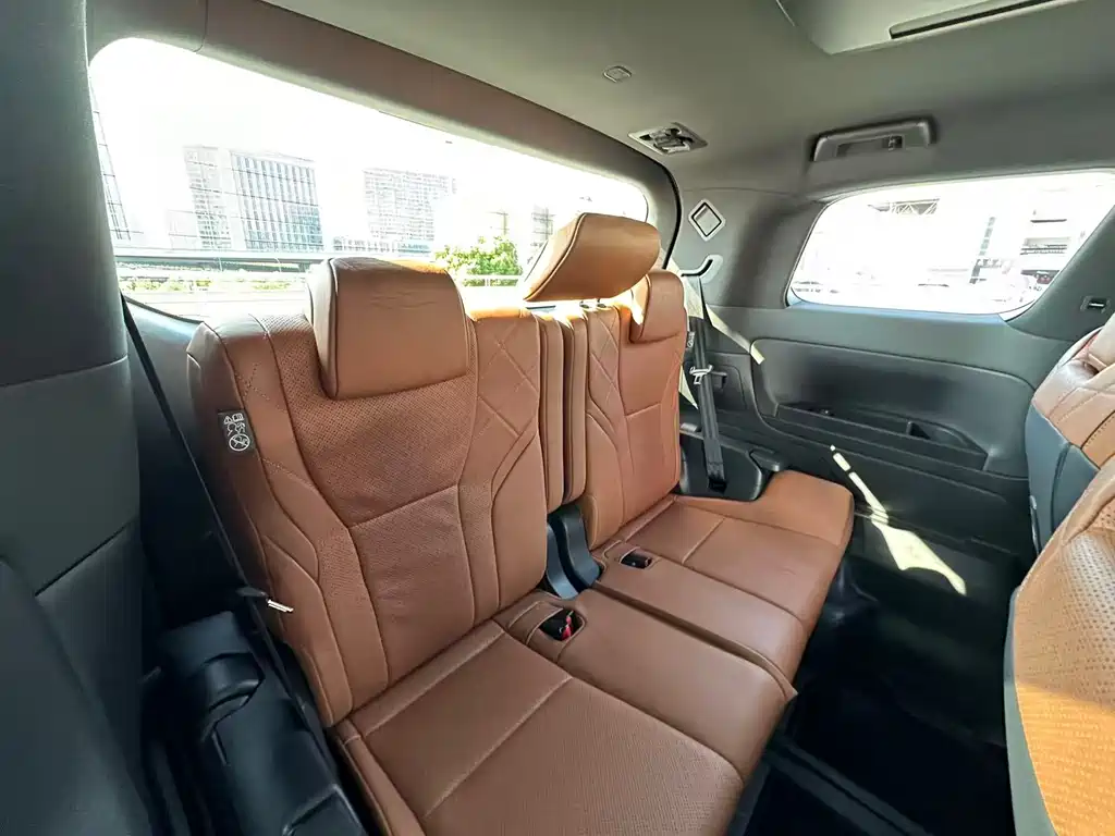 Toyota Alphard — фото 10