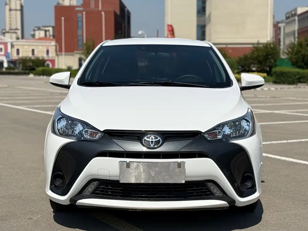 Toyota Yaris L — фото 2