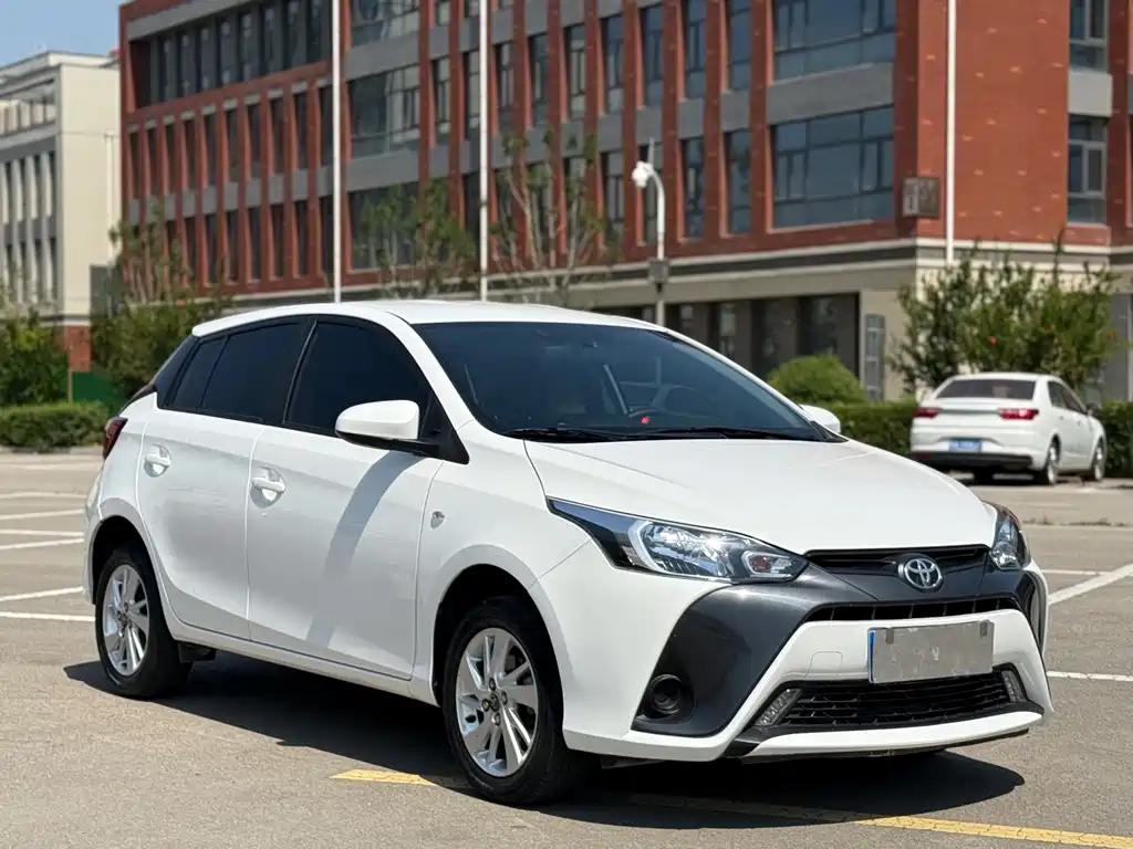 Toyota Yaris L — фото 3