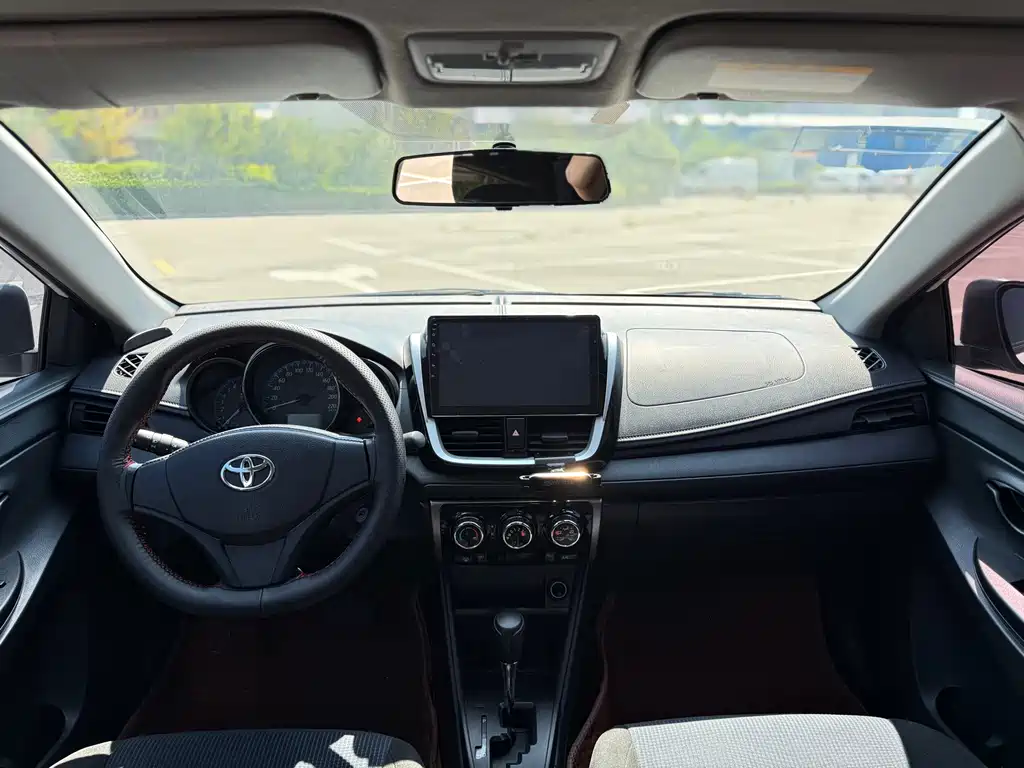 Toyota Yaris L — фото 6