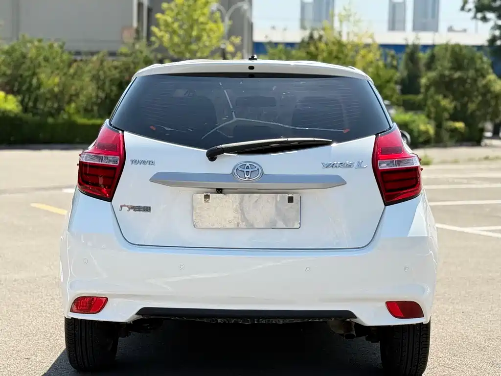 Toyota Yaris L — фото 8