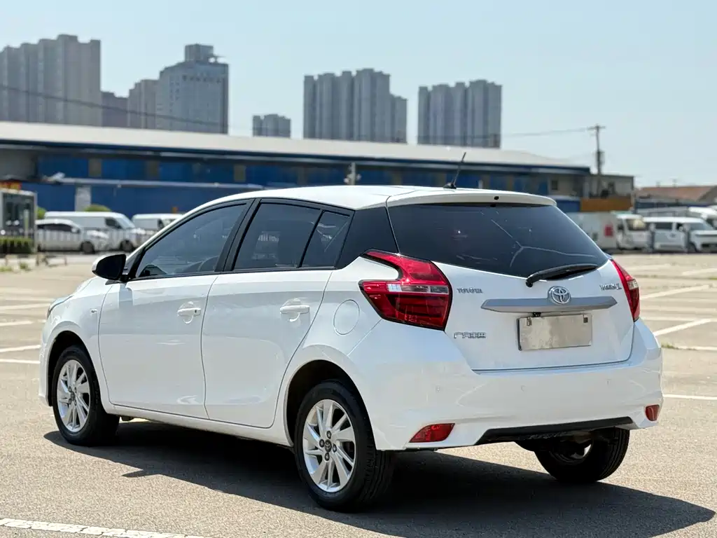 Toyota Yaris L — фото 9