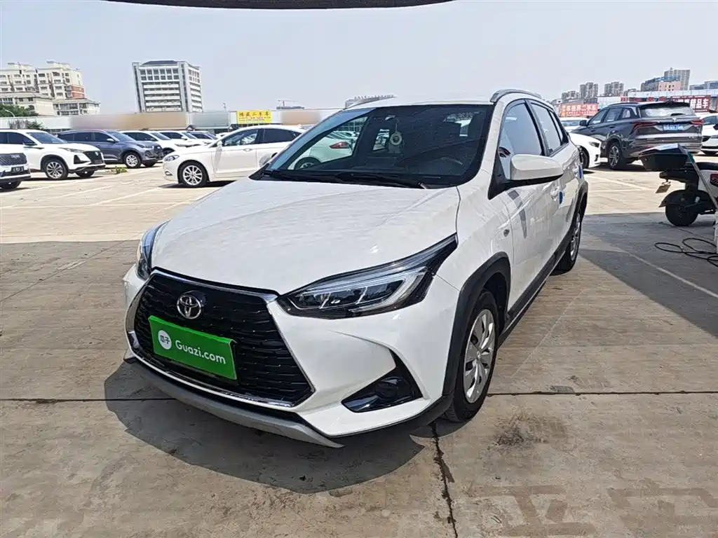 Toyota Yaris L — фото 2