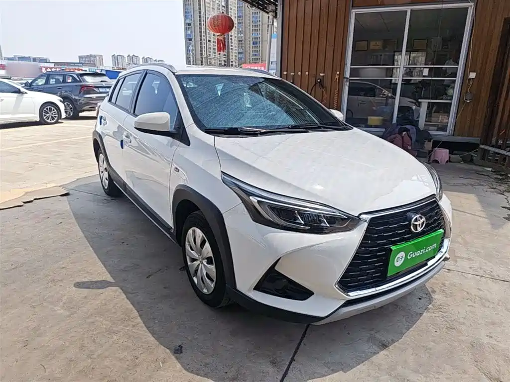 Toyota Yaris L — фото 4