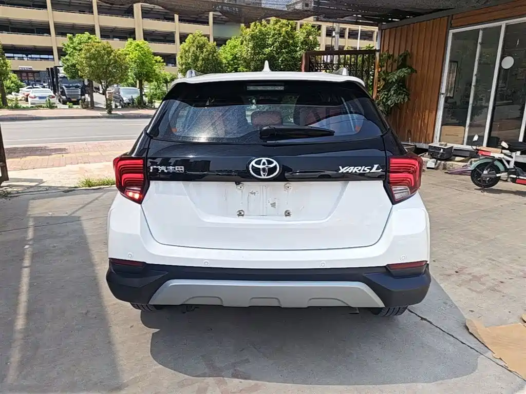 Toyota Yaris L — фото 6