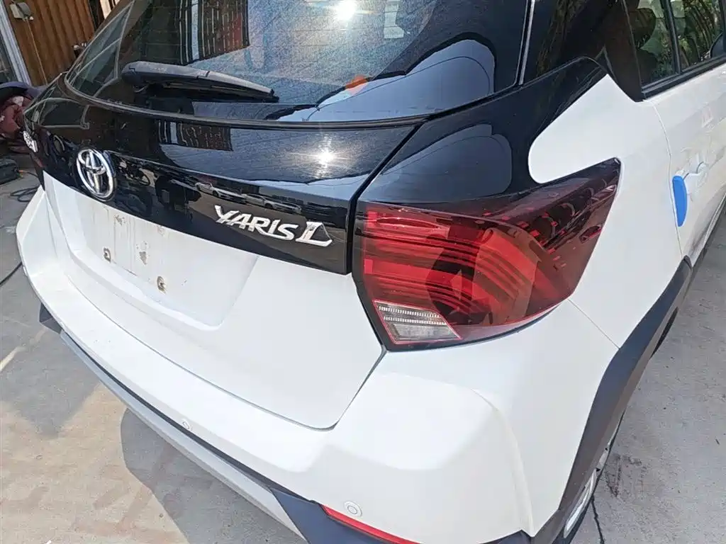 Toyota Yaris L — фото 8