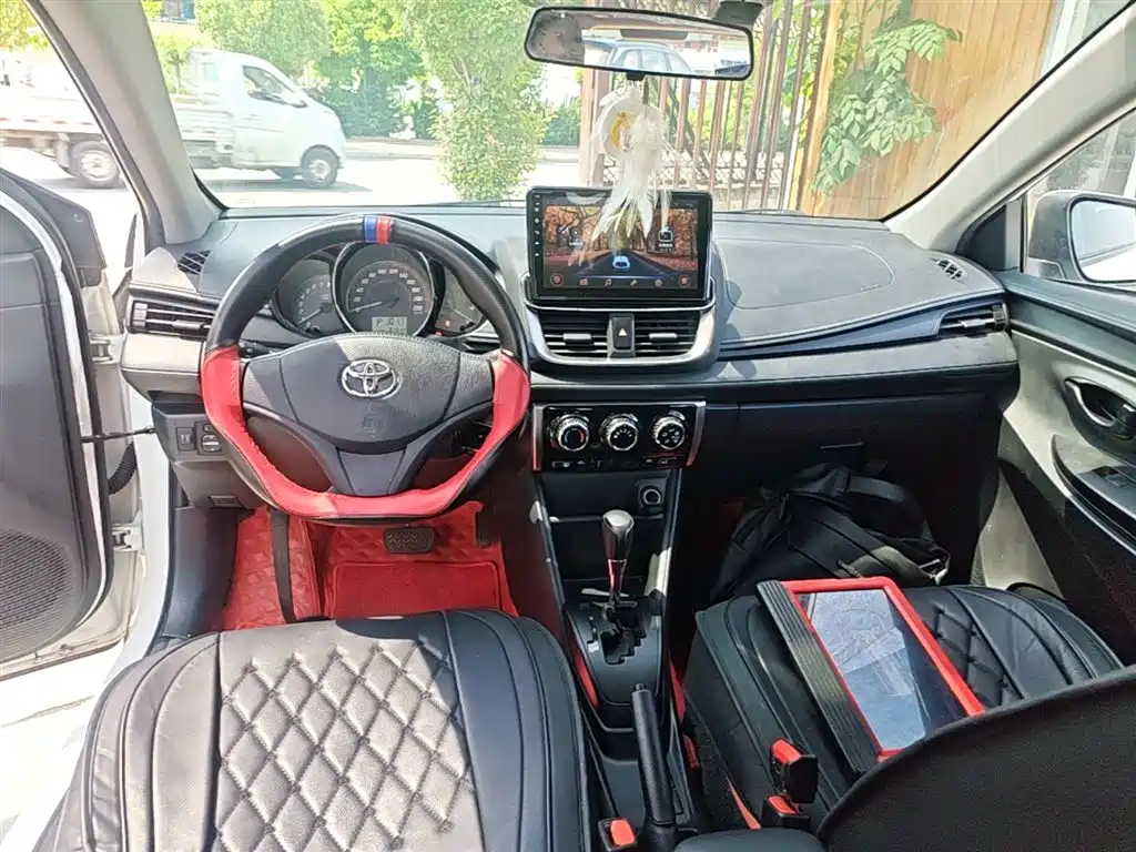 Toyota Yaris L — фото 10
