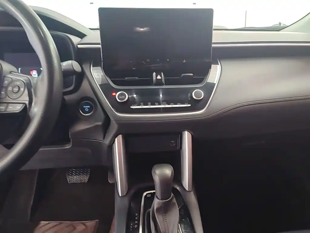 Toyota Corolla Cross — фото 13