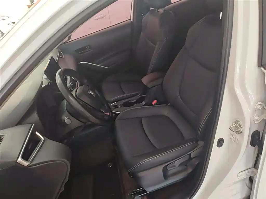 Toyota Corolla Cross — фото 15