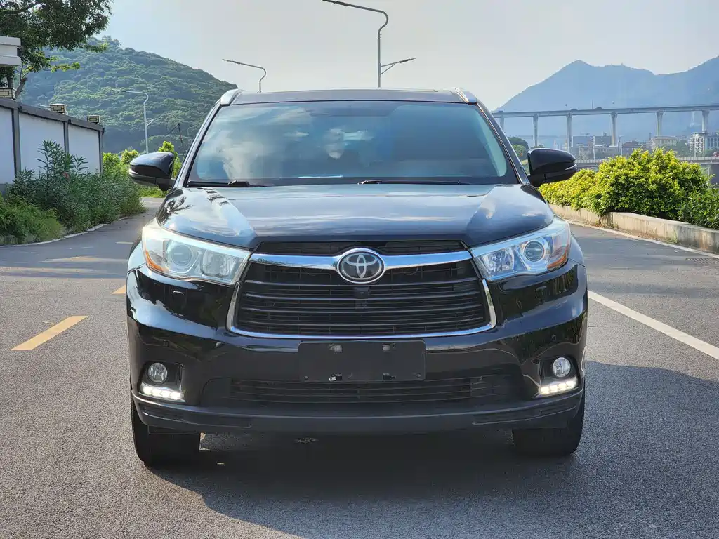 Toyota Highlander — фото 2