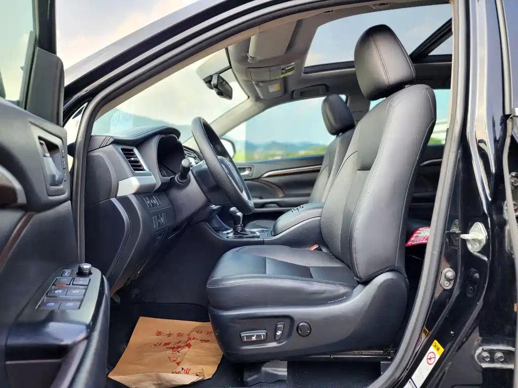 Toyota Highlander — фото 14