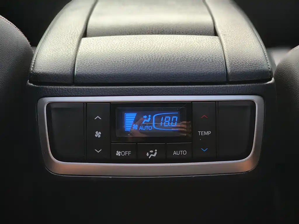 Toyota Highlander — фото 17