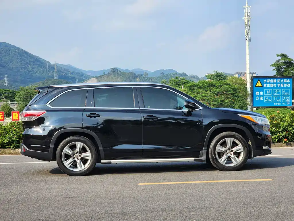 Toyota Highlander — фото 4