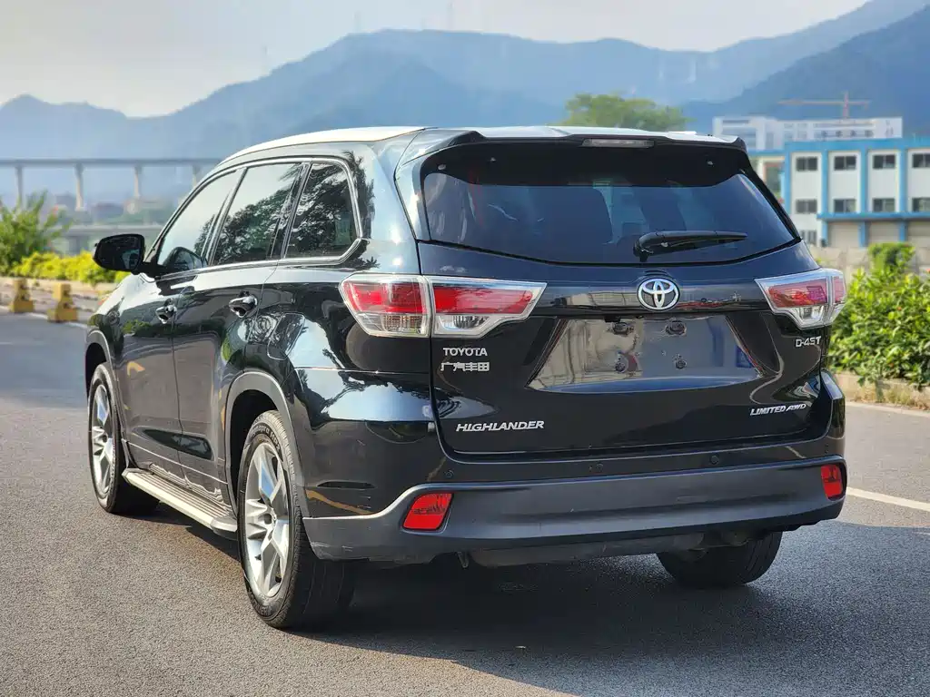 Toyota Highlander — фото 6