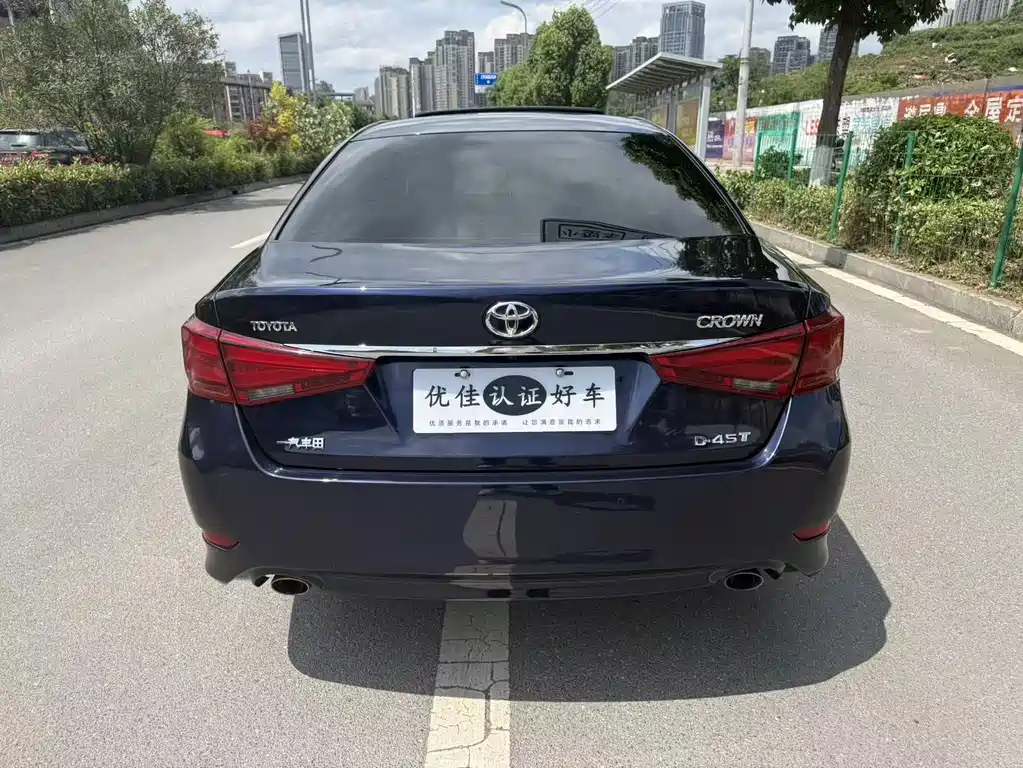 Toyota Crown — фото 11