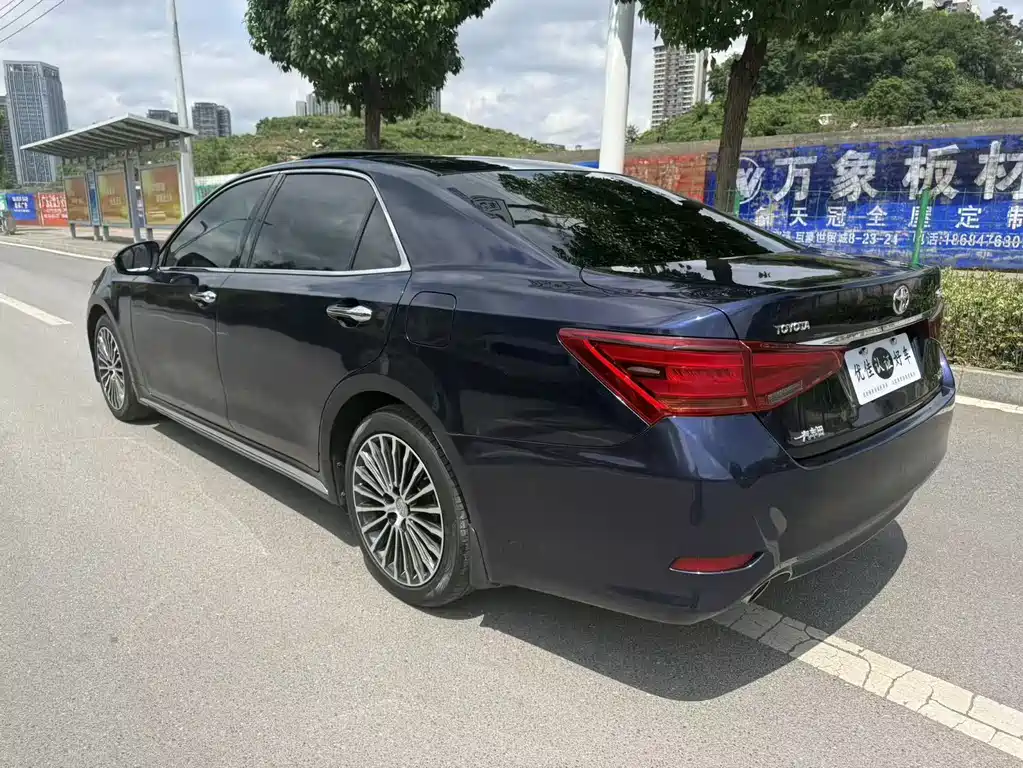Toyota Crown — фото 10