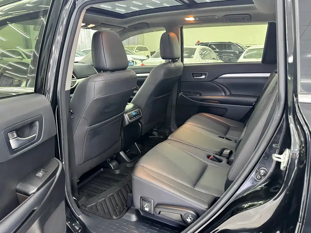 Toyota Highlander — фото 5