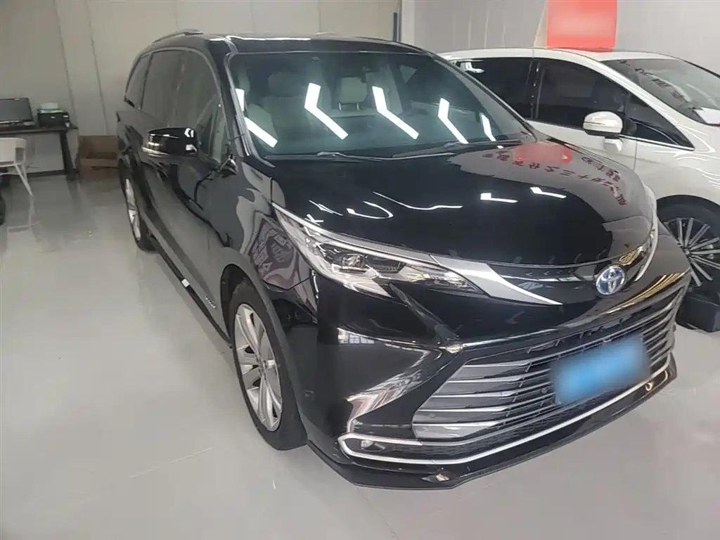 Toyota Sienna — фото 4