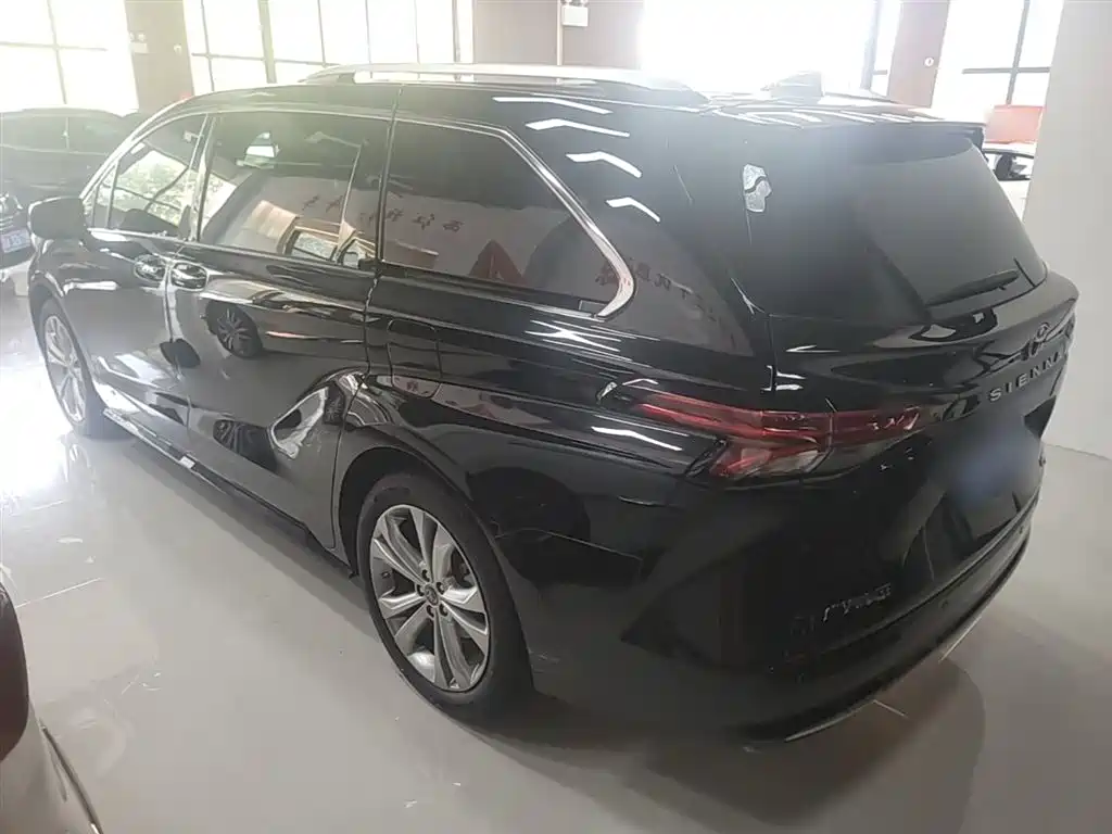 Toyota Sienna — фото 5