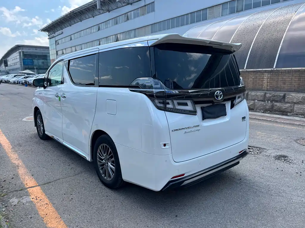 Toyota Vellfire — фото 4