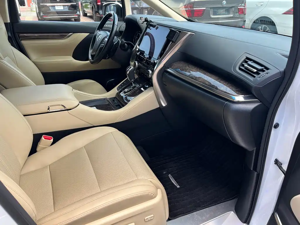 Toyota Vellfire — фото 36